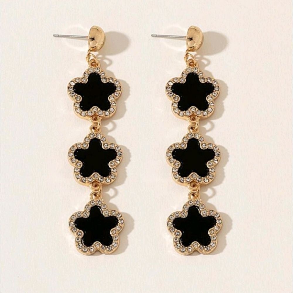 Chic Black Five Leaf Clover Earrings - Picture 2 of 4